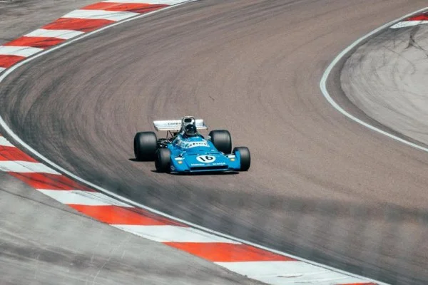 F1阿塞拜疆站诺里斯勇夺亚军迈凯伦车队指令操作引发新争议升级